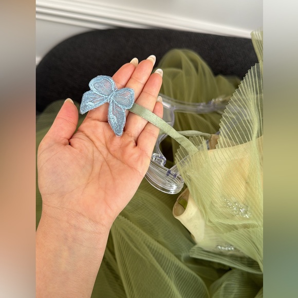 Selling this gorgeous Andre and Leo gown. Wore only once for a few hours shoot. - Picture 2 of 6